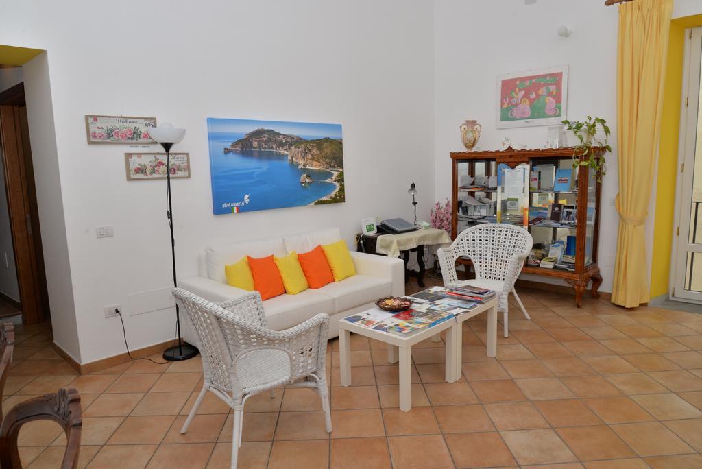 Casa Lungomare Bed & Breakfast ซาแลร์โน ภายนอก รูปภาพ